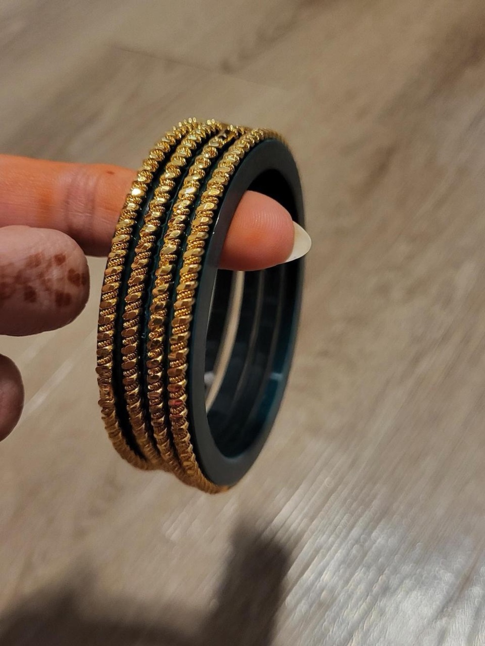4 plastic bangles - Picture 7 of 9